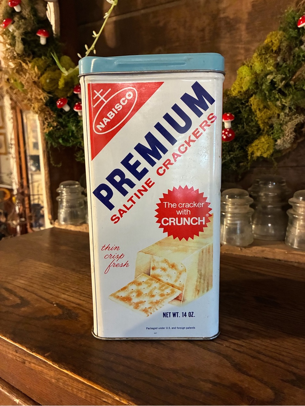 Premium Saltine Crackers Tin - White and Light Blue